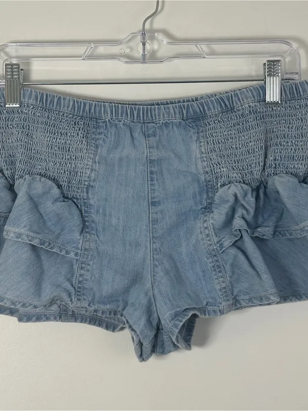 Free People Ruffle Chambray Denim Shorts Smocked Waist XS 100% Cotton - Image 2