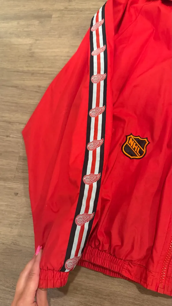 Vintage red wings Size L - Image 3
