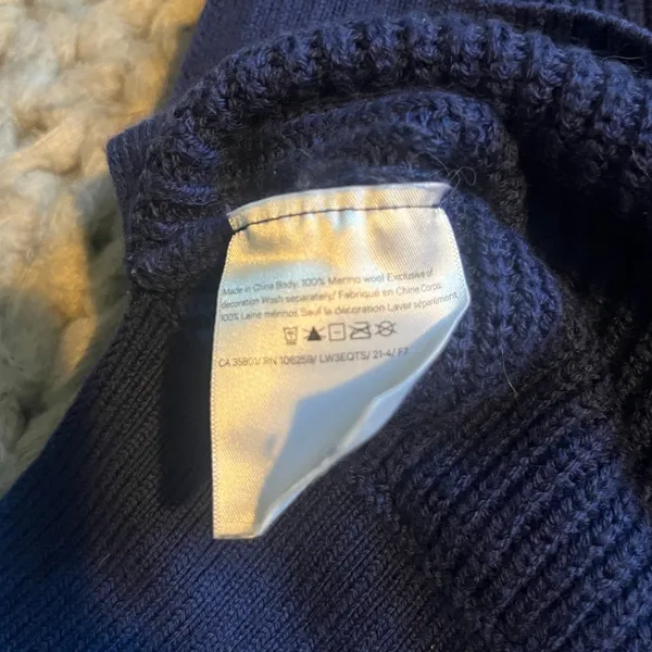 Lululemon merino wool blue v neck sweater size xl/xxl - Image 3
