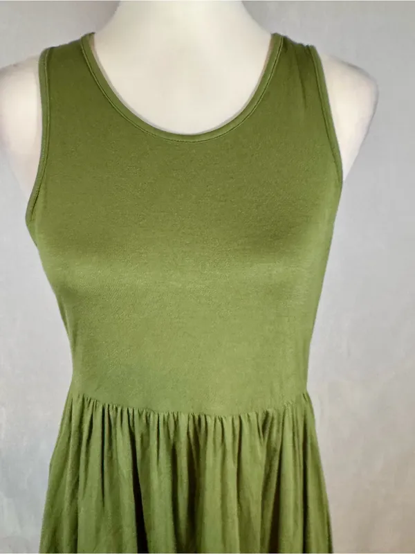 Army green sleeveless shift dress with pockets size medium NWT - Image 2