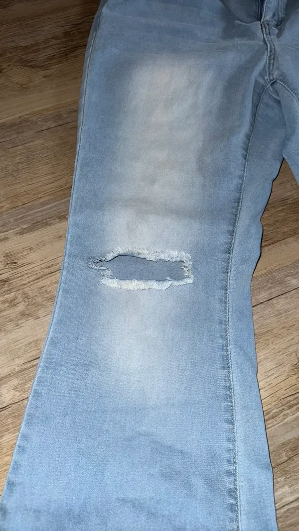 SheIn Light wash denim jeans - Image 3