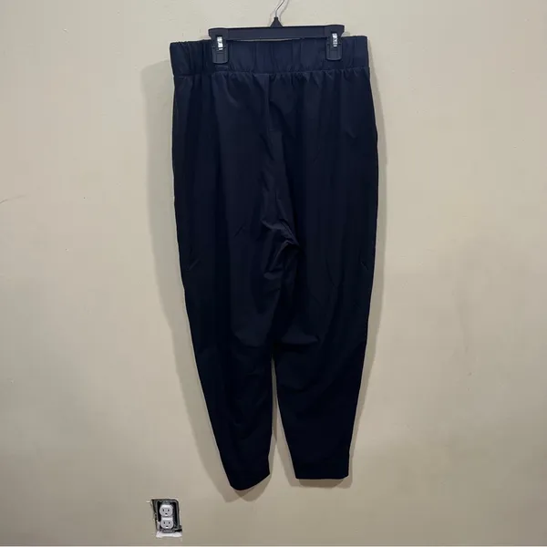 Nike NWOT High-rise Jogger Full Length Ultra light large black pockets skinny - Image 6