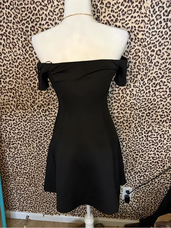 Forever 21 Black Off-Shoulder A-Line Mini Dress - Image 2