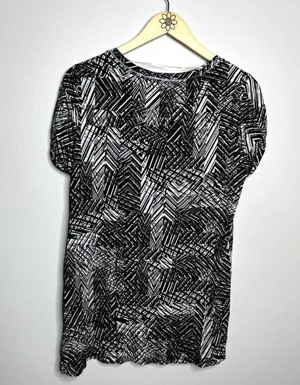 Cable & Gauge Patterned Short Sleeve Tee - Image 5