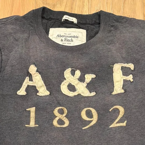 Abercrombie-fitch‎ Women's Grey and Black T-shirt - Image 2