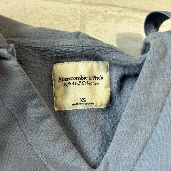 Abercrombie & Fitch Cropped Hoodie - Image 5