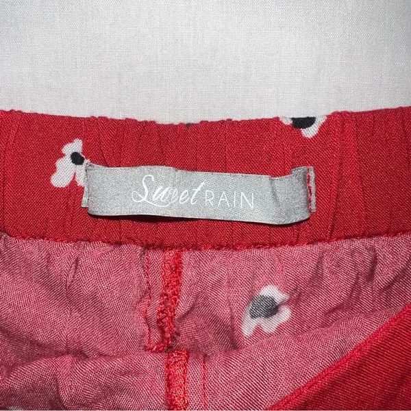 Sweet Rain red floral ruffle shorts. - Image 5