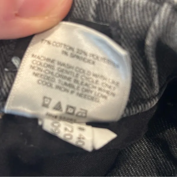 EXPRESS Women’s Black Wash‎ Super High Rise Mom Jean Size 10 - Image 9