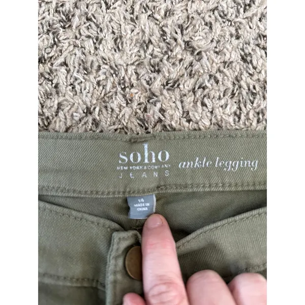 Soho New York &‎ Company Jeans Women's Green Distressed Ankle Legging Size 14 - Image 5