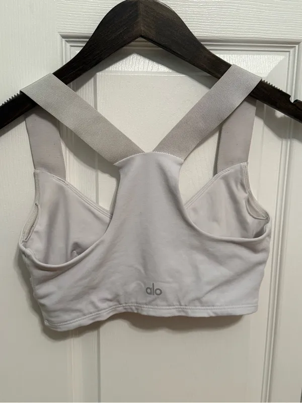 Alo Yoga Airbrush Rev it Up Bra in White - Image 3