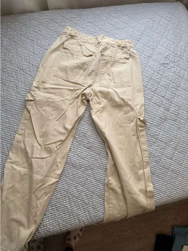 Universal Threads Cargo pants - Image 4