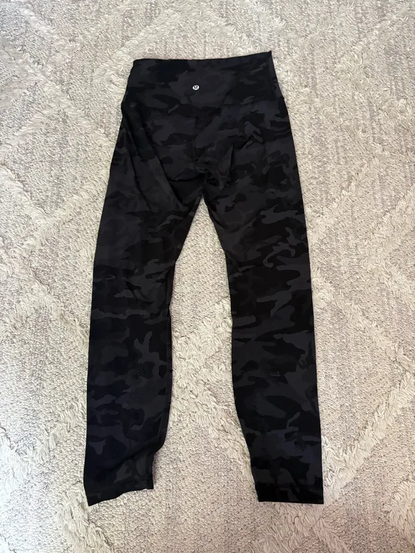 Lululemon Camo Leggings Size 6  - Image 2