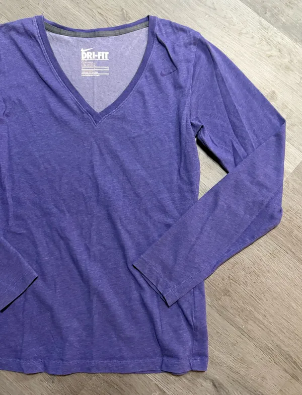 Nike long sleeve tee - Image 2