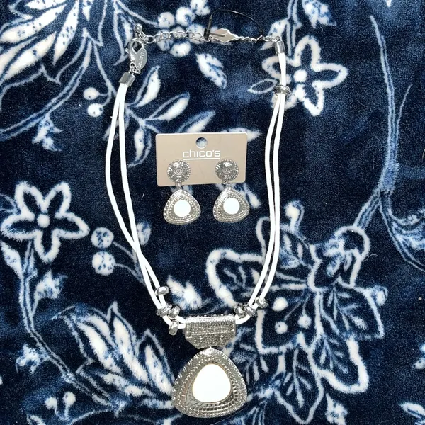 Chico's Necklace & Earrings Mother of Pearl Jewelry Set - Image 3