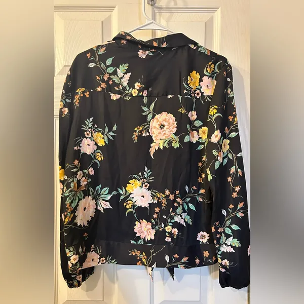 Lauren Conrad Floral Blouse size medium - Image 2
