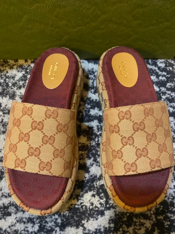 Gucci GG Supreme Platform Sandal - Image 2