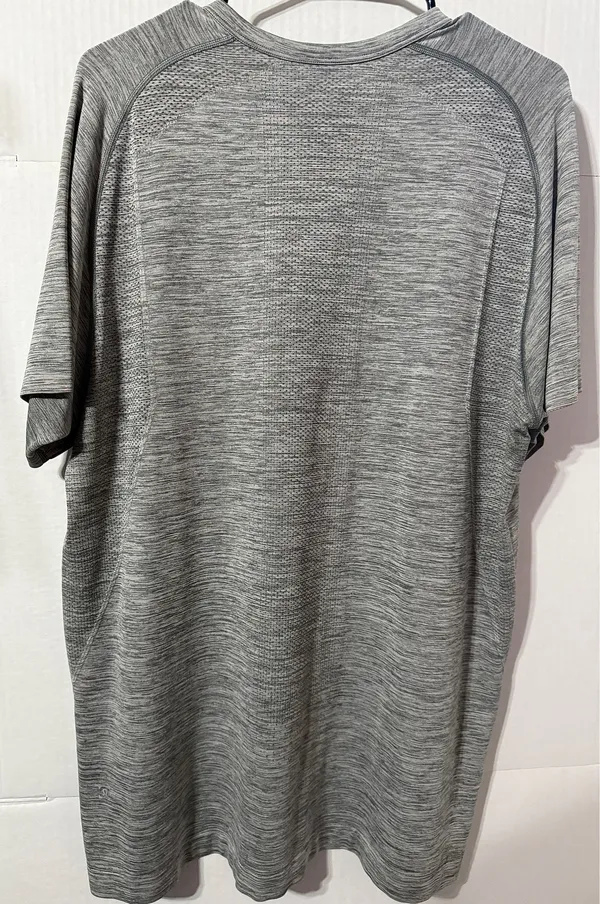 Lululemon Men’s Vent Metal Tech Henley 2.0 Grey - Image 5
