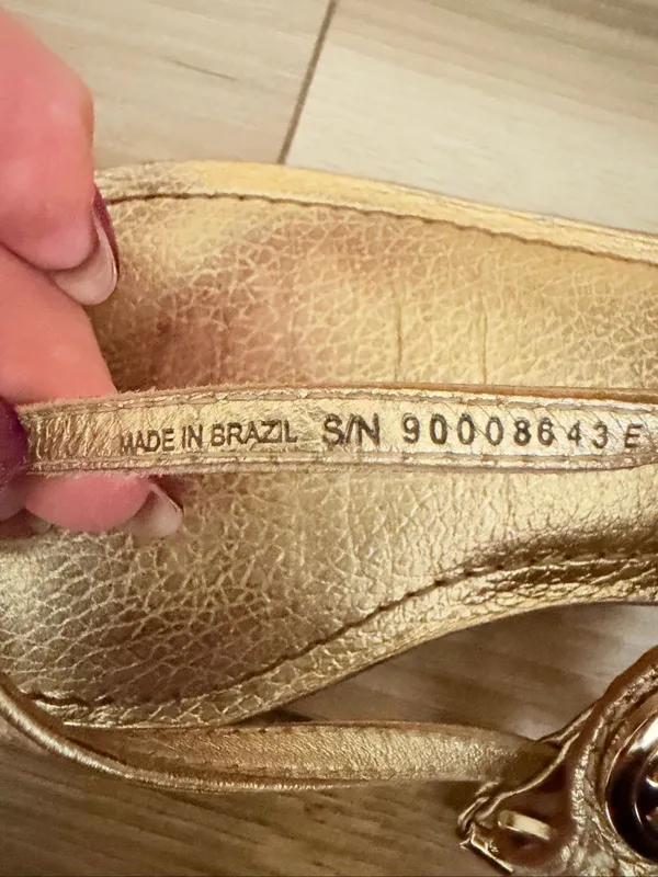 Tory Burch Gold Leather Thong Sandals Logo Medallion Brazil Women’s Size 6.5 - Image 5