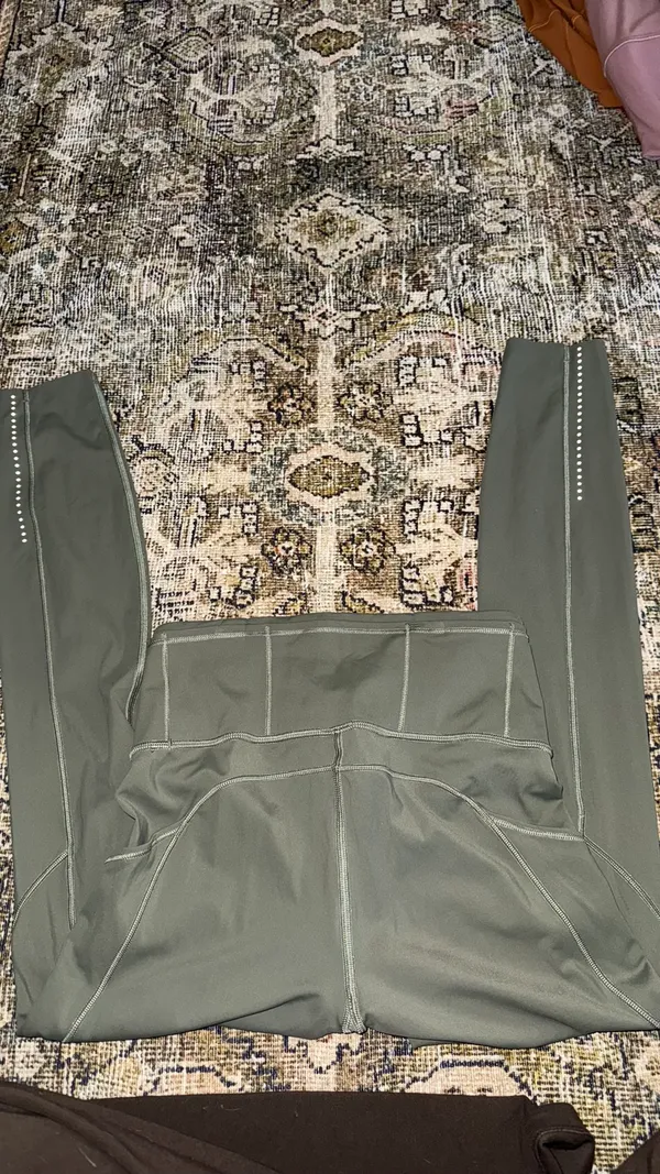 Fast And Free 25" Lululemon sage green - Image 4