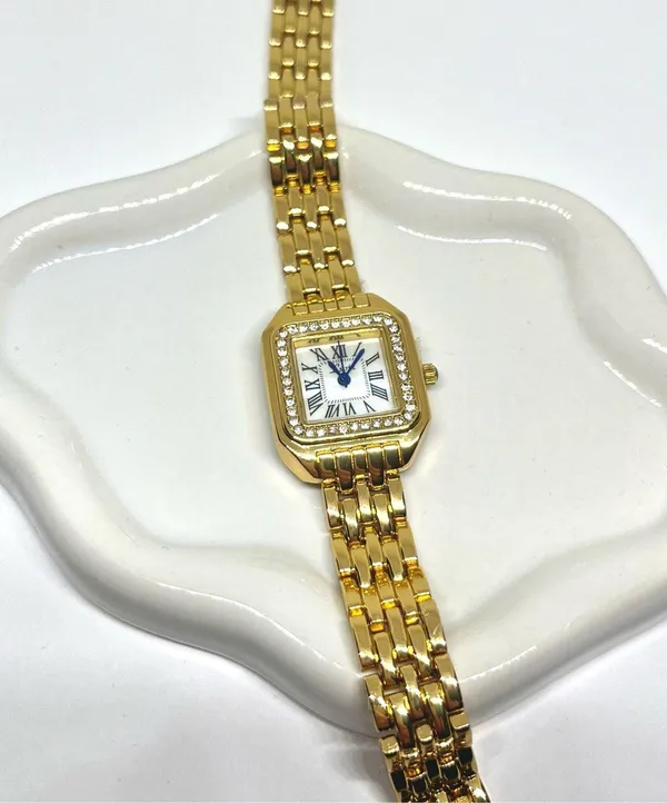 Gold vintage style timeless gold watch - Image 4