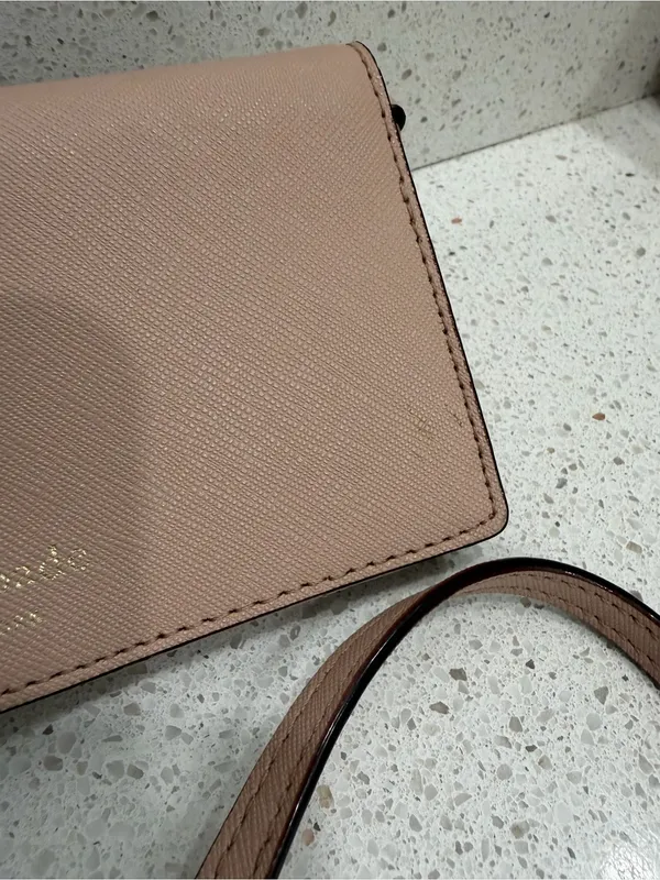 Kate Spade New York Women’s Crossbody Pink Beige Purse Gold Accents Leather EUC - Image 2