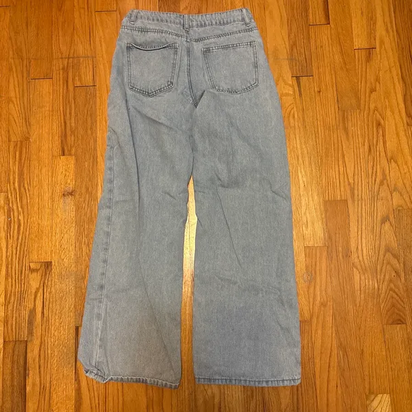 Edikted Low-Rise Raelynn Jeans Washed - Image 2