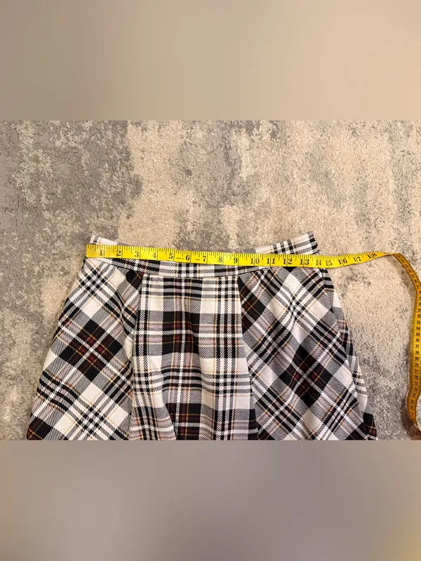 Full Tilt Plaid A-Line Skirt in Cream and Black - Image 4
