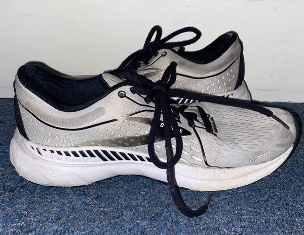 Brooks Adrenaline Guide rails women 8.5 running shoes grey & black - Image 2