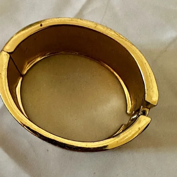 Gold tone leopard hinged bangle bracelet - Image 8
