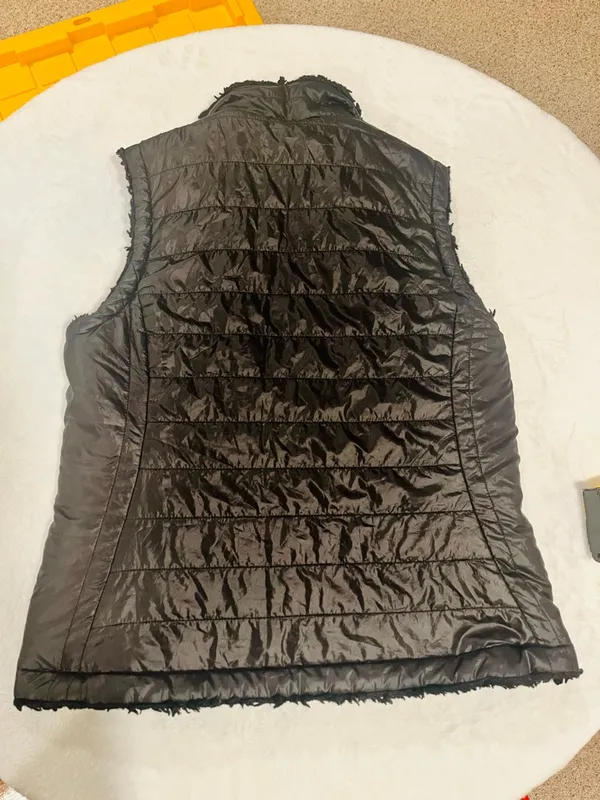 Reversible Faux Fur & Quilted Puffer Vest - Black - Image 2