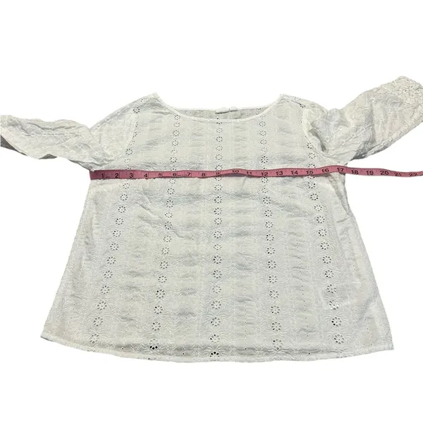 GAP white eyelet blouse with cropped sleeves - Image 3