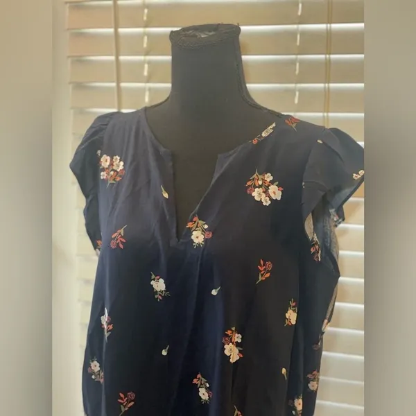 Loft ruffle edge sleeve top. Navy with coral and white floral print. Size M - Image 5