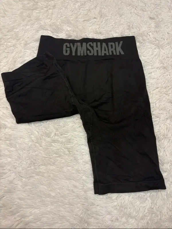 Gymshark black biker shorts size L - Image 3