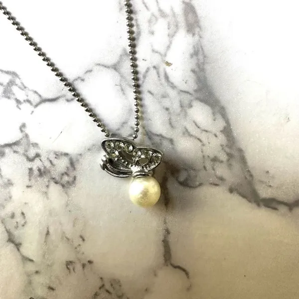Vintage silver tone butterfly faux pearl pendant necklace - Image 5