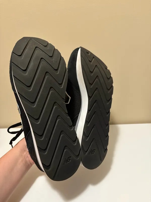 New Balance Shoes black - Image 4