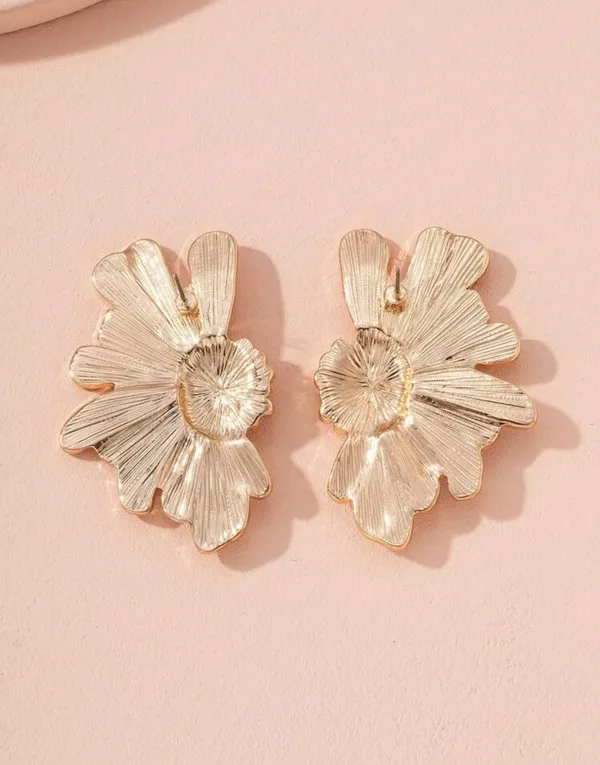 Boutique Gold Flower Stud Earnings White - Image 2