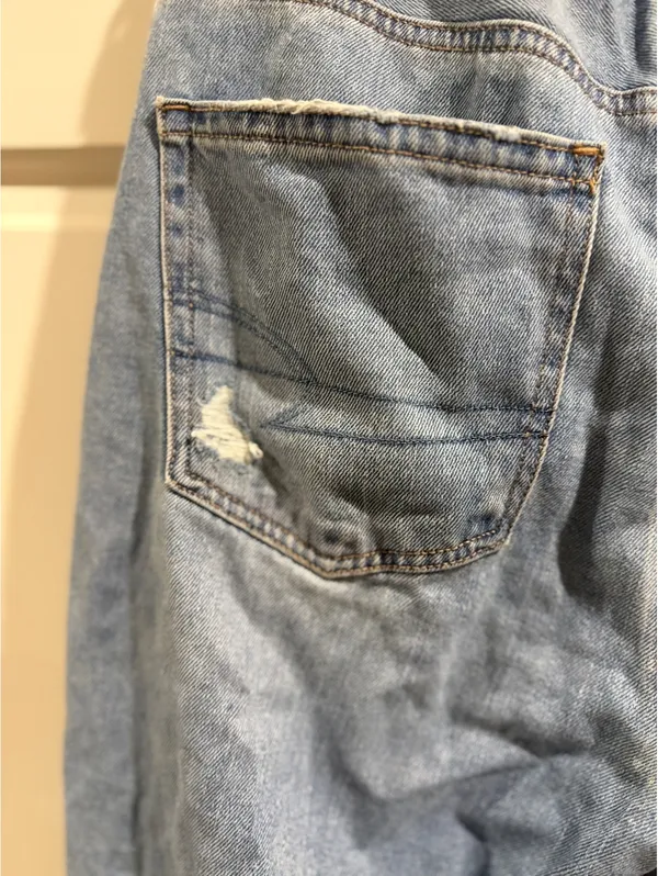 American Eagle Light Wash Mom Jeans Size 6 - Image 5
