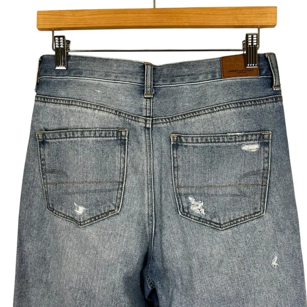 American Eagle Mom Jeans Womens 2 Light Wash Distressed‎ Straight Leg Clean Girl - Image 4