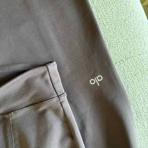 ALO YOGA Airbrush High Waist Flutter Legging Split Hem‎ Size Small - Image 5