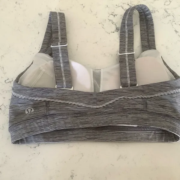 Lululemon grey and white stripped wide straps yoga sport bra size 4 ta ta tamer - Image 6