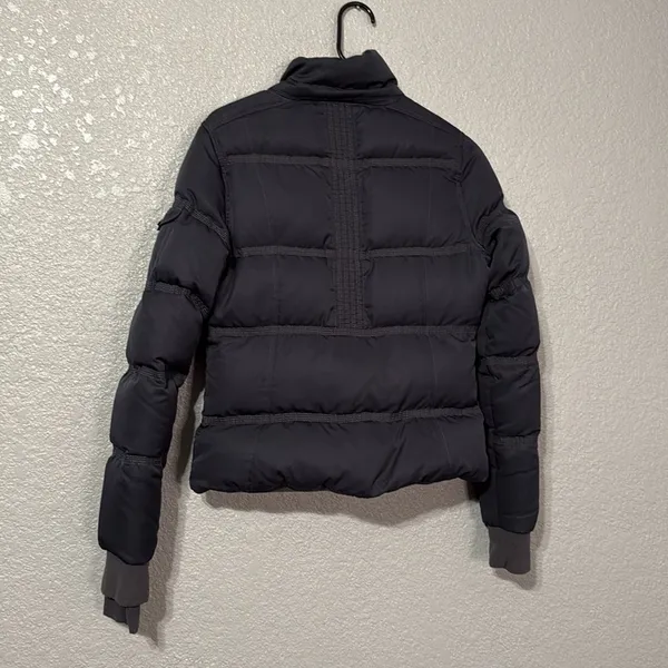 Lululemon Puffer Jacket size 6 *rare - Image 5
