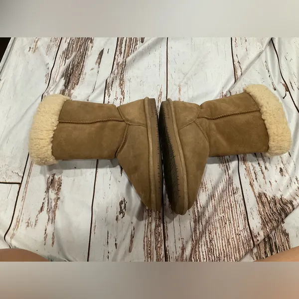 BEARPAW LEATHER MID CALF‎ BOOTS - Image 9