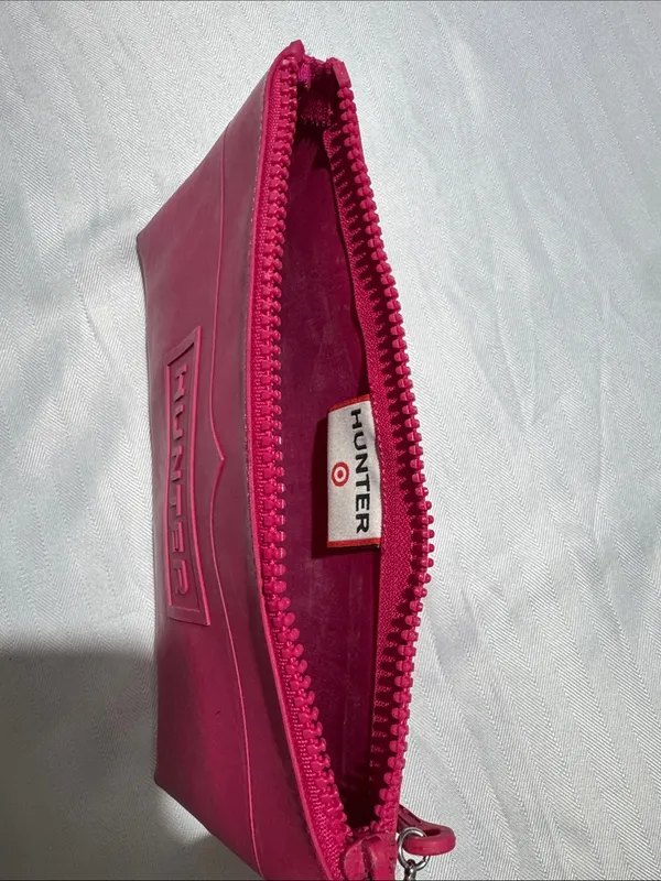 Hunter Hot Pink Wristlet Clutch - Image 3
