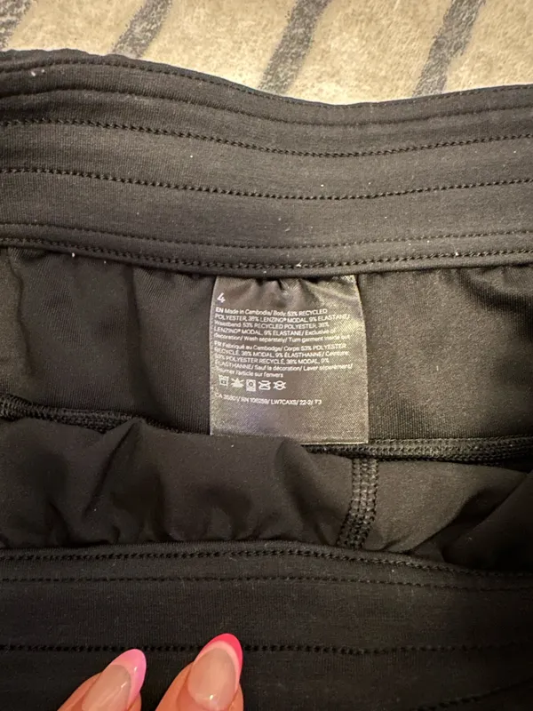 Lululemon Shorts Softstreme High-Rise 4" - Image 2