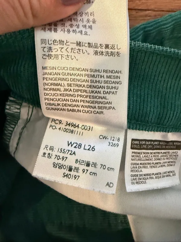 Levi’s wedgie straight green corduroy crop pant size 28 - Image 7