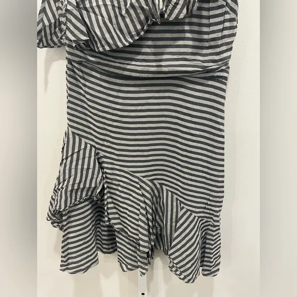 H by Halston Grey Stripe Ruffle Dress Size 6‎ - Image 4