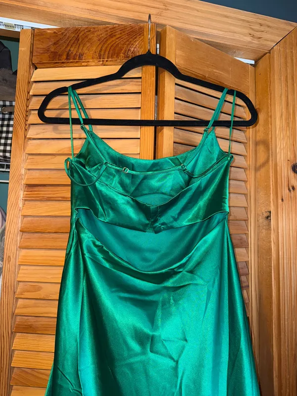 Green satin dress - Image 3