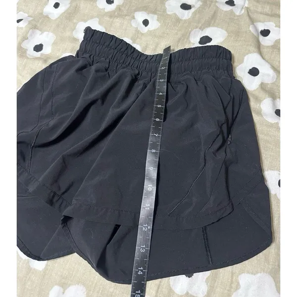Lululemon hotty hot black shorts - Image 4