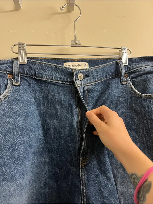 Abercrombie Curve Love The 4” Mom Short High Rise Size 35 / 20 - Image 5