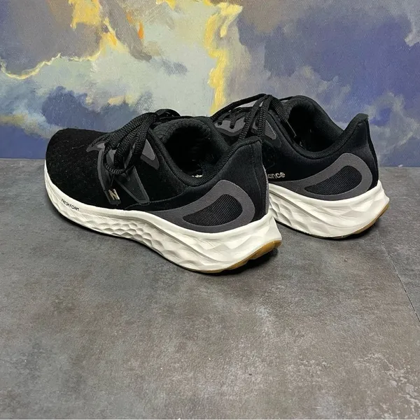 New Balance Fresh Foam Arishi V4 Women's Black Running Shoes Size 8.5B - Image 10